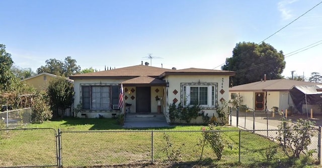 single story home with a front yard