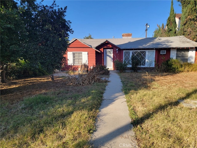 view of front of home with a front yard