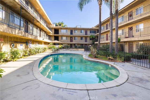 view of swimming pool