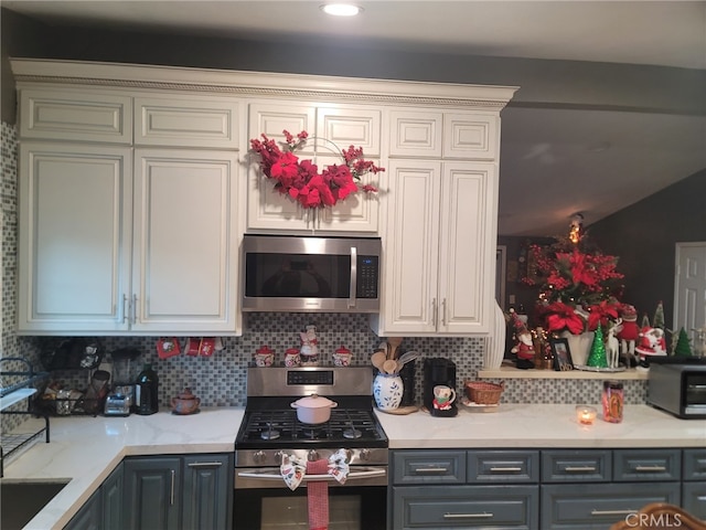 kitchen with stainless steel appliances, tasteful backsplash, and gray cabinets