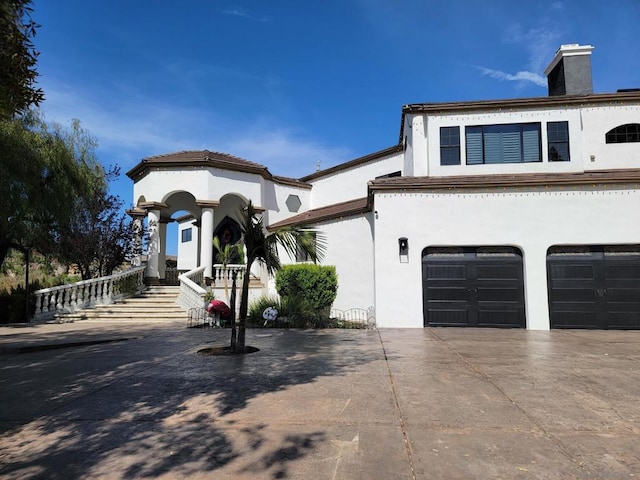 view of front facade featuring a garage