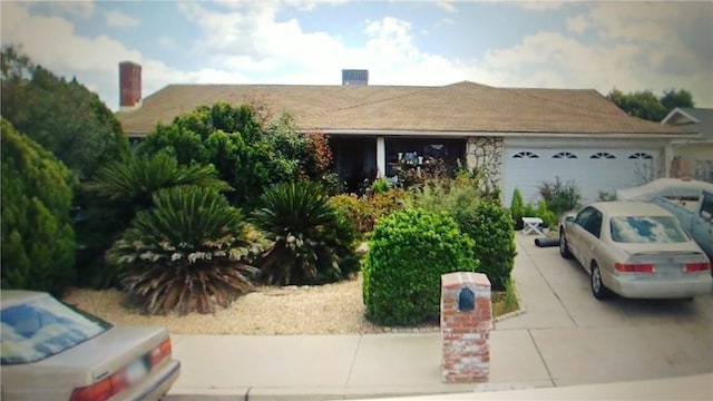 view of front facade featuring a garage