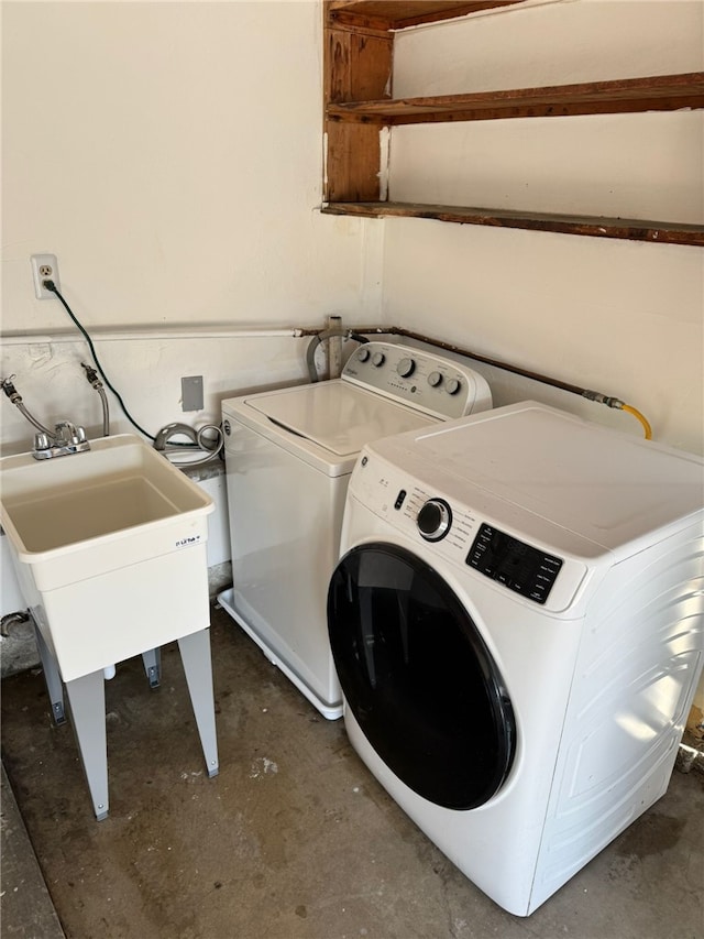 washroom featuring washing machine and clothes dryer