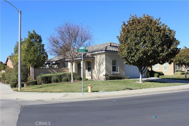 view of front of house with a front lawn