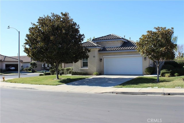 view of front of property featuring a front yard and a garage