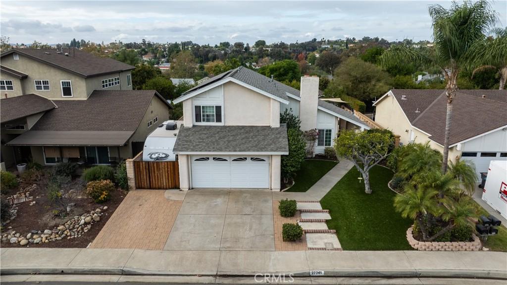 view of front of home featuring a garage and a front lawn