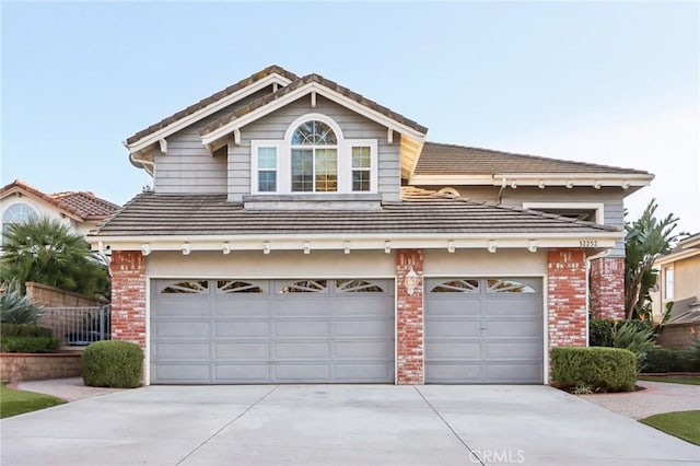 view of front property featuring a garage