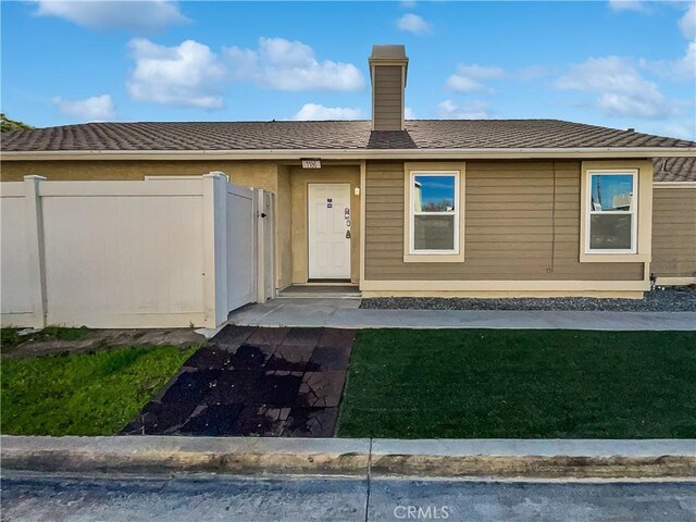 property entrance featuring a lawn