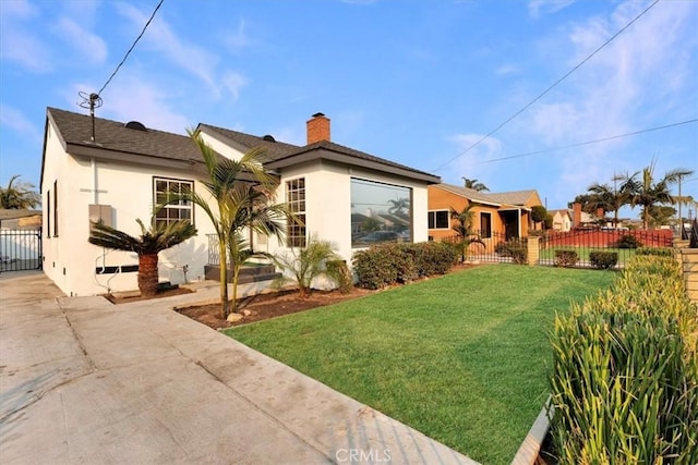 view of front of home with a front lawn