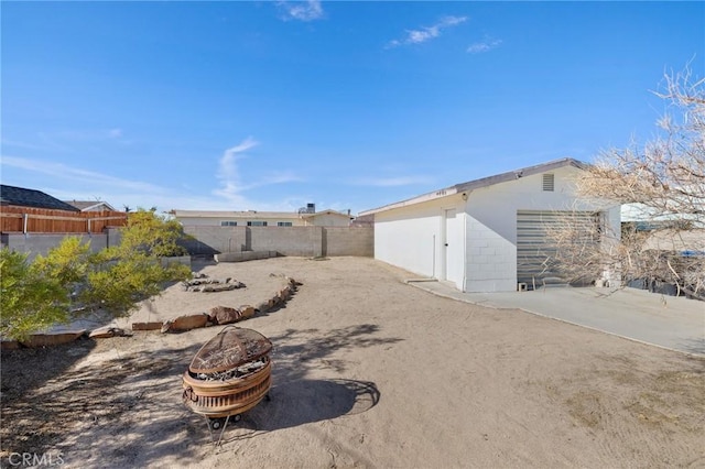 view of yard featuring a garage