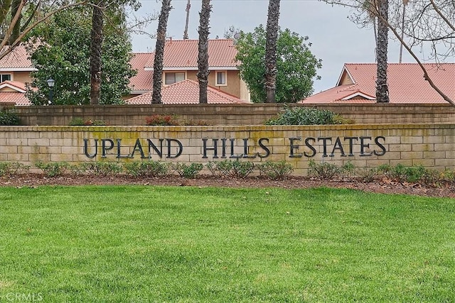 community sign featuring a lawn