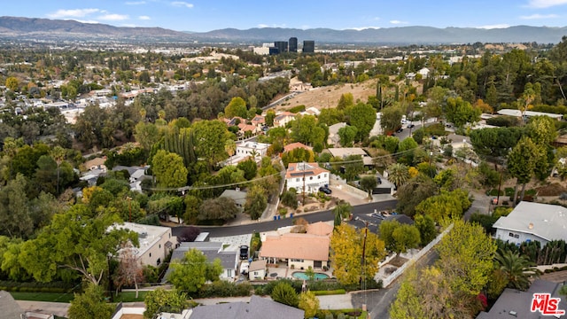 birds eye view of property featuring a mountain view