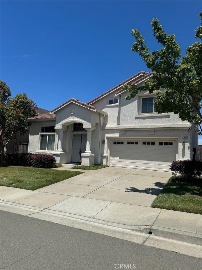 view of front of property featuring a garage and a front yard