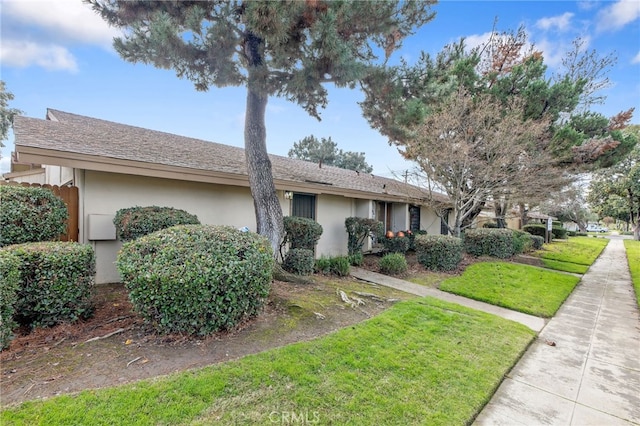 ranch-style home featuring a front yard