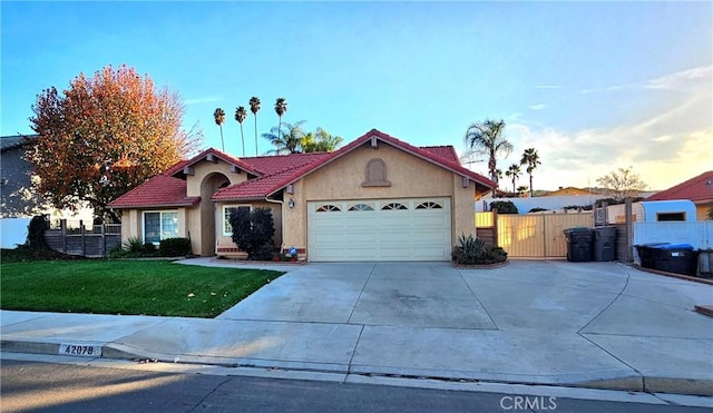 view of front of house featuring a front yard and a garage