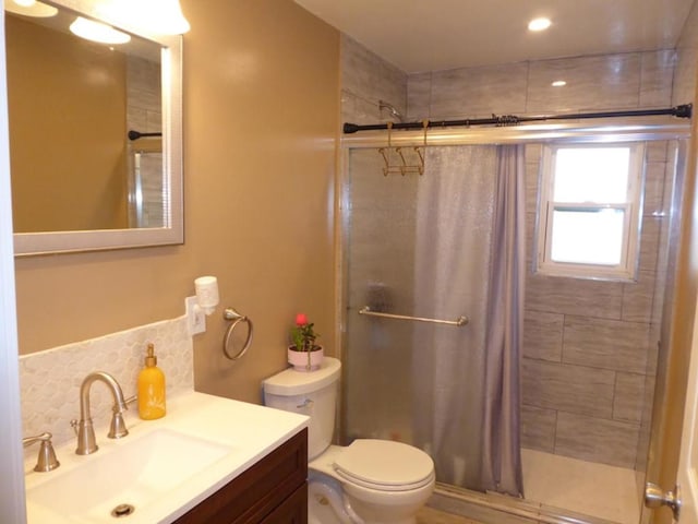 bathroom with toilet, vanity, decorative backsplash, and a shower with shower curtain