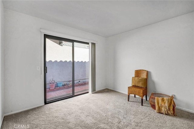 living area with carpet floors and baseboards