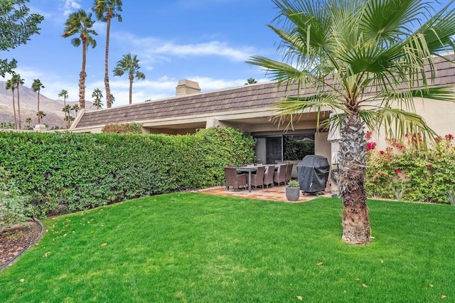 view of yard featuring a patio