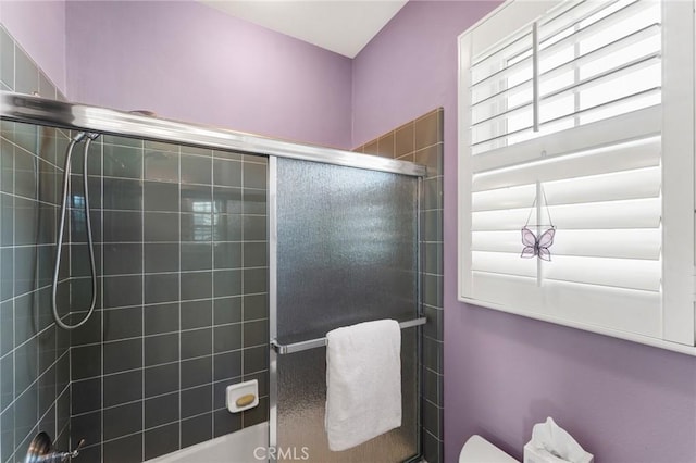 bathroom with toilet and enclosed tub / shower combo