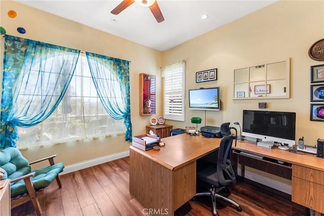 home office featuring dark wood-style floors, recessed lighting, ceiling fan, and baseboards