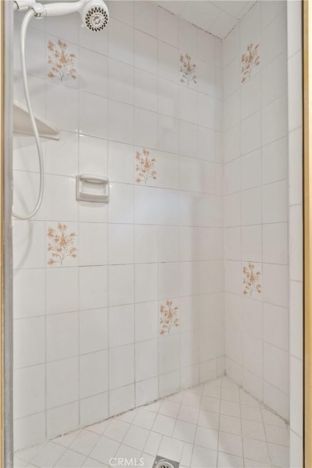 bathroom with tiled shower