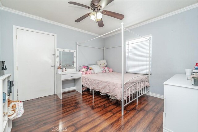 bedroom with dark wood-type flooring, ceiling fan, and crown molding