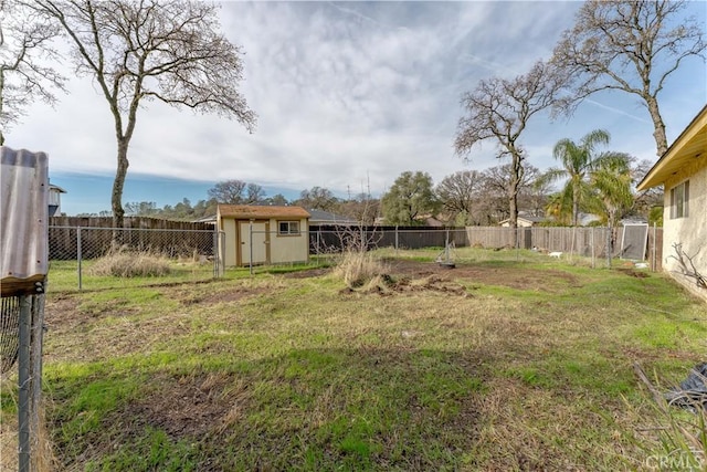 view of yard with a storage shed