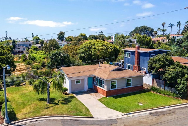 view of front of home featuring a front yard