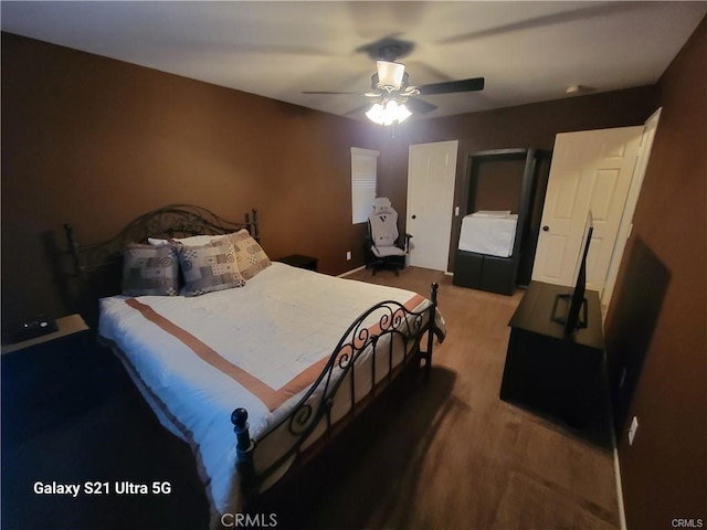 bedroom with ceiling fan