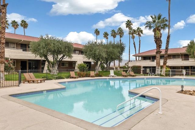 view of swimming pool