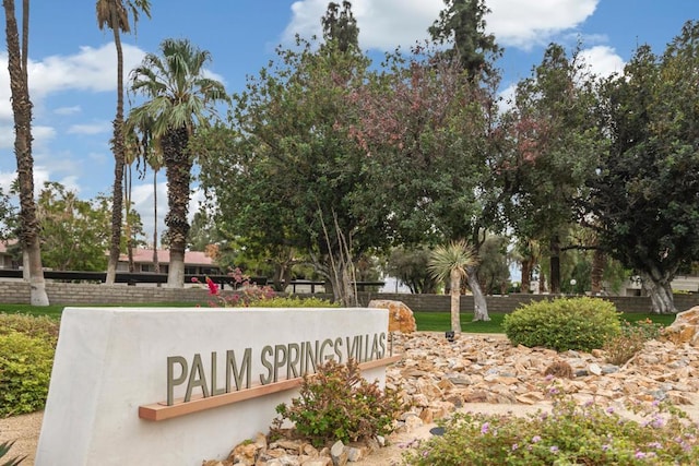 view of community / neighborhood sign