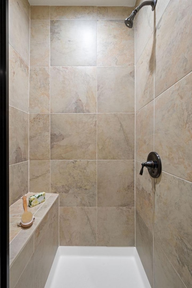 bathroom featuring tiled shower