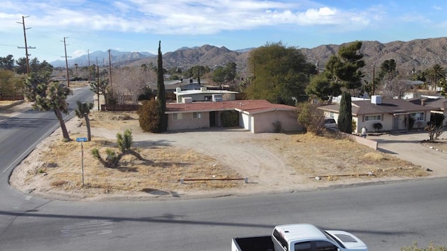 view of front of home featuring a mountain view