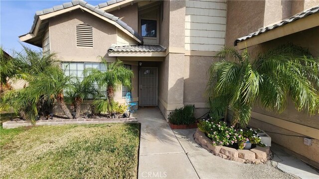 property entrance with a yard