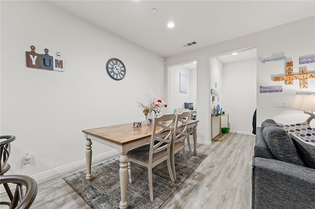 dining area featuring light wood-style floors, visible vents, baseboards, and recessed lighting