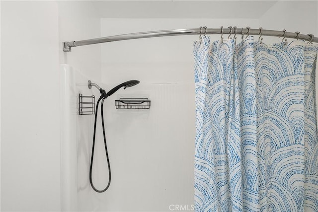 bathroom featuring curtained shower