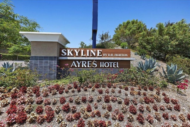 view of community / neighborhood sign