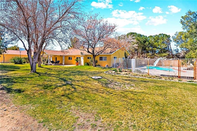 view of yard with a fenced in pool