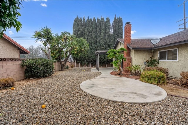 view of yard featuring a patio area