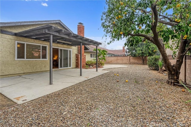 view of yard featuring a pergola and a patio area