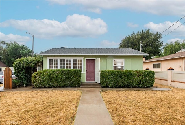 view of front of house featuring a front yard