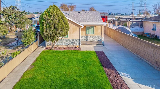 view of front of home with a front yard