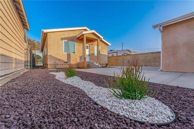 view of yard with a patio