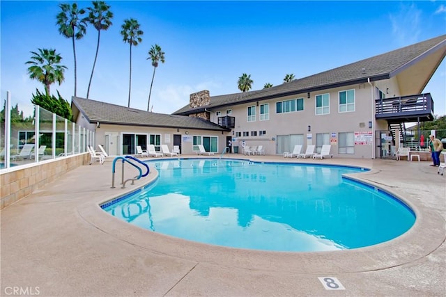 view of swimming pool featuring a patio