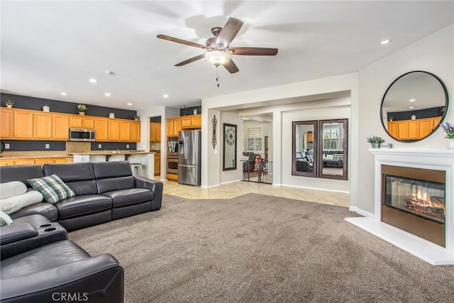 carpeted living room featuring ceiling fan