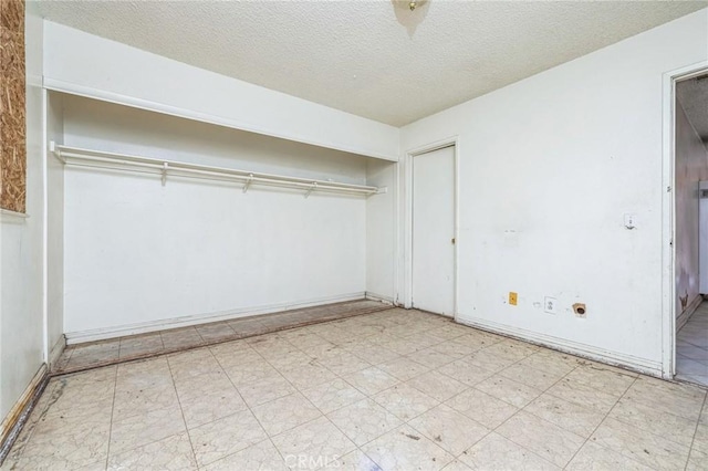 unfurnished bedroom featuring a textured ceiling