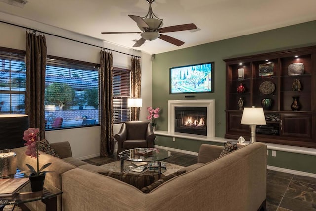 sitting room with ceiling fan