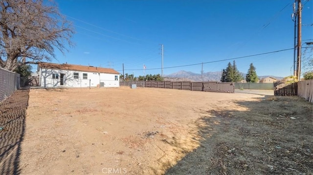 view of yard with a mountain view