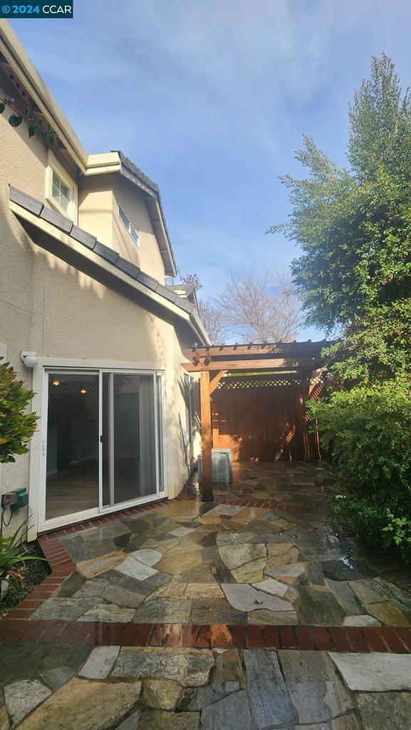 view of patio featuring a pergola