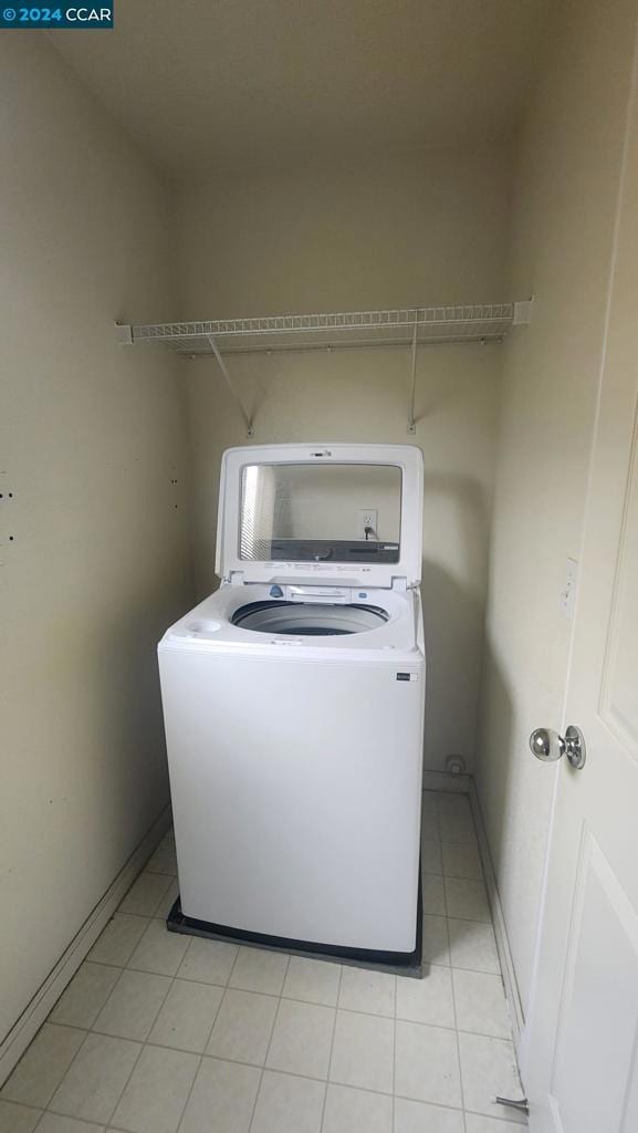 laundry area featuring washer / dryer